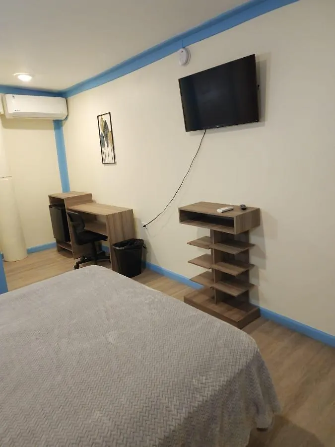 Pit Stop Hostel 阿瓜达 宾馆
