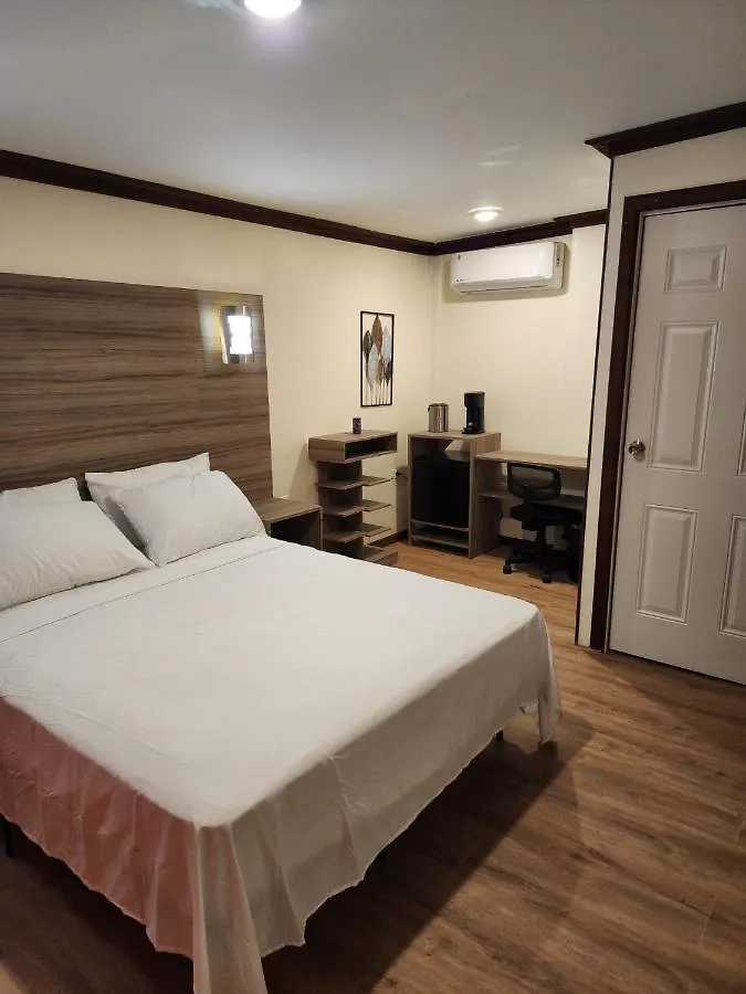 Pit Stop Hostel 阿瓜达