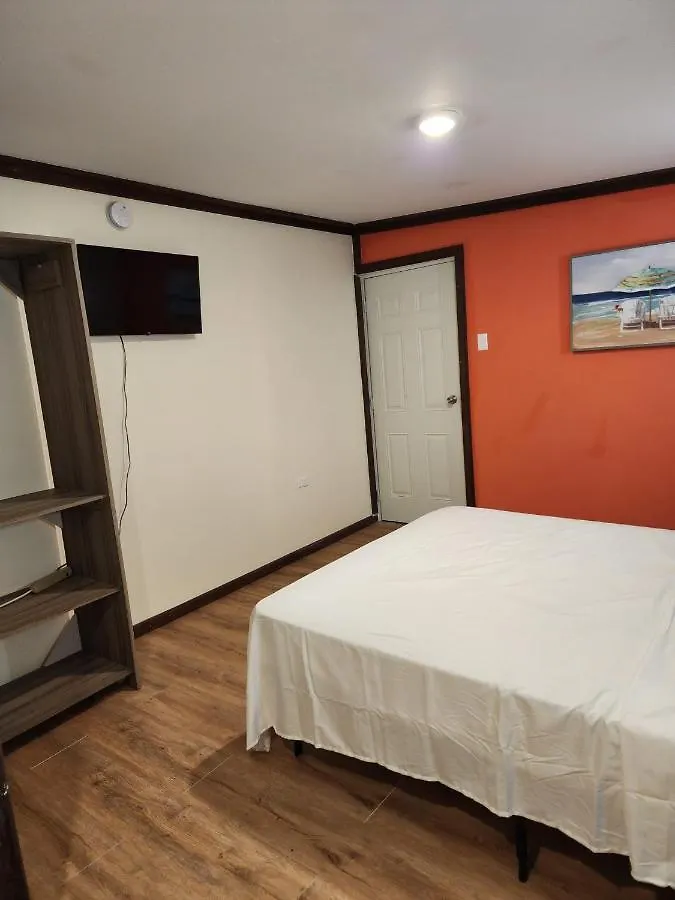 Pit Stop Hostel 阿瓜达